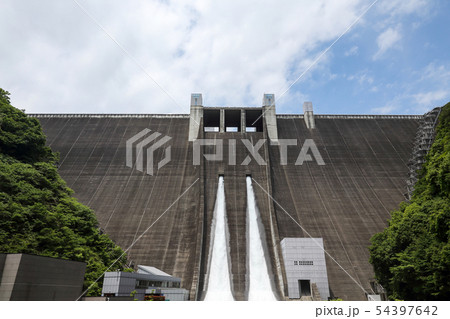 宮ヶ瀬ダムの観光放流 宮ヶ瀬ダムの観光放流 54397642