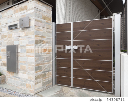 宅配ボックス付きの玄関 宅配ボックス付きの玄関 54398711