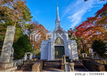 東京八王子市の秋の高尾山 仏舎利塔 54398884