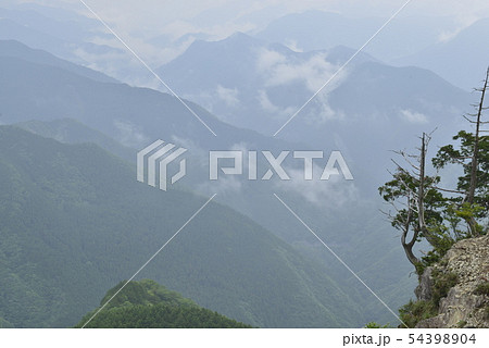 【奈良県 上北山村】大台ヶ原ドライブウェイから見た紀伊山地の山並み 【奈良県 上北山村】大台ヶ原ドライブウェイから見た紀伊山地の山並み 54398904