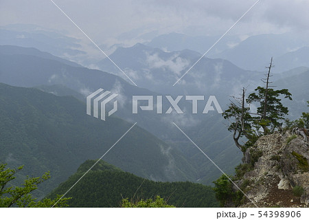 【奈良県 上北山村】大台ヶ原ドライブウェイから見た紀伊山地の山並み 【奈良県 上北山村】大台ヶ原ドライブウェイから見た紀伊山地の山並み 54398906