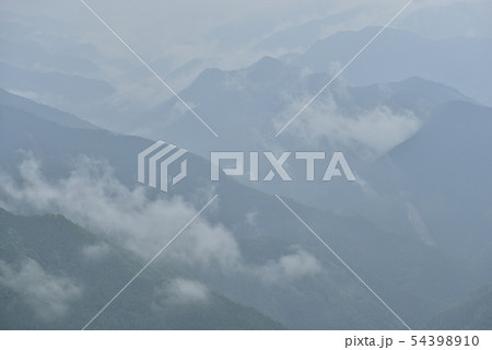 【奈良県　上北山村】大台ヶ原ドライブウェイから見た紀伊山地の山並み 54398910