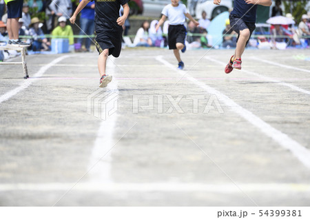 運動会(徒競走 ゴールシーン) 運動会(徒競走 ゴールシーン) 54399381