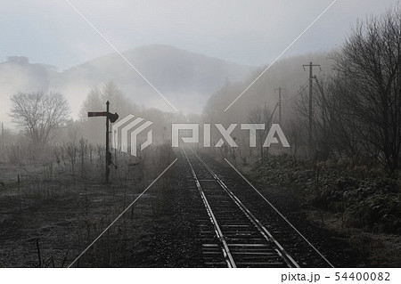 早朝の線路(JR北海道・根室本線「幾寅駅付近」) 早朝の線路(JR北海道・根室本線「幾寅駅付近」) 54400082
