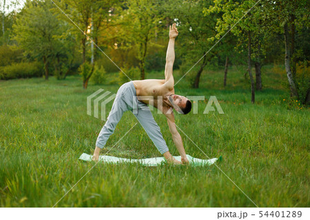 Man practicing yoga in the park 54401289