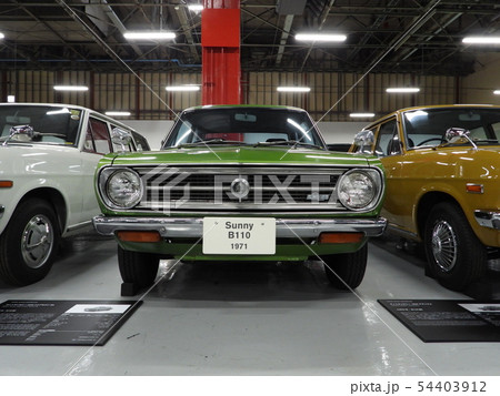 自動車博物館　丸目2灯　ヘッドライト ニッサンサニー、世界のエンジン 54403912