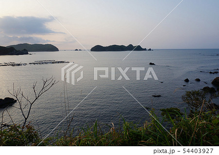 夜明けの由岐海岸から見た海 徳島県海部郡美波町 夜明けの由岐海岸から見た海 徳島県海部郡美波町 54403927