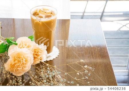 カフェ コーヒー テーブル 54406236