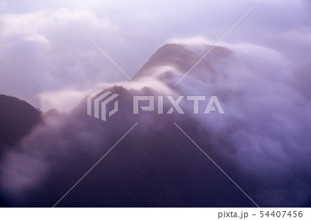 暁の流雲 54407456