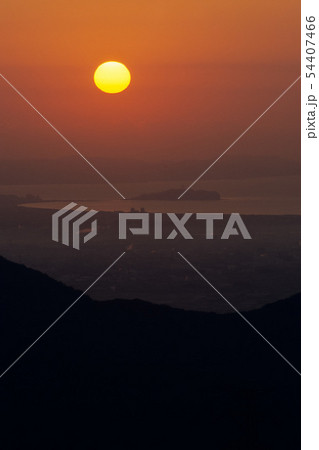 江の島と日輪 54407466