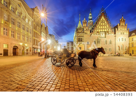 Horse carriages at market square in Wroclaw. 54408393