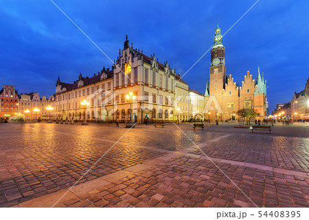 The market square in the evening Wroclaw, Poland. 54408395