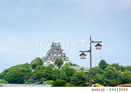 満島山にそびえる唐津城 54410094