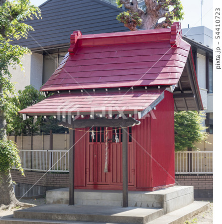 赤い拝殿で知られる長森稲荷社（神奈川県川崎市） 54410723