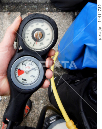 ダイビング　残圧計のプレチェック 54414789