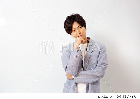 ビジネスマン　アイデア　考える　イメージ 54417736