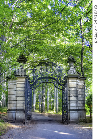 Gateway to ancient park in autumn Gateway to ancient park in autumn 54418785