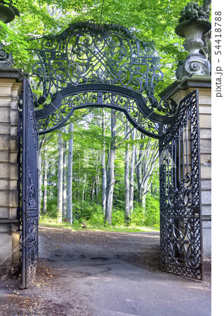 Gateway to ancient park in autumn 54418788