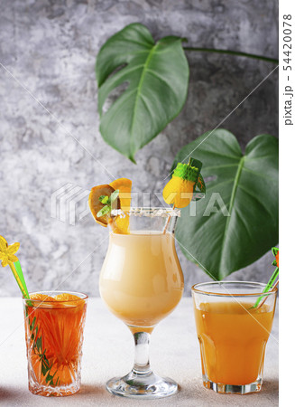 Set of different summer cocktails 54420078