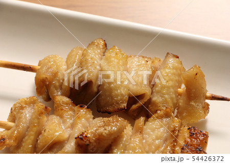 焼き鳥・皮塩串(鶏皮の塩焼き) 54426372