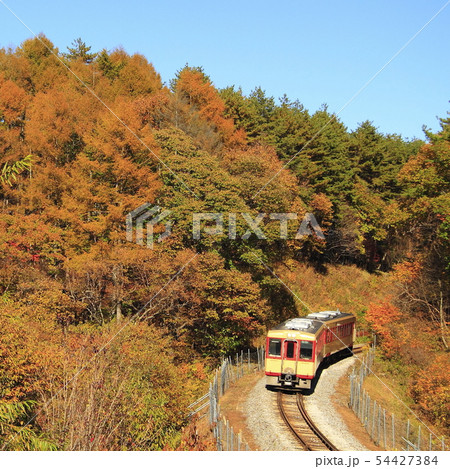 紅葉の小海線 54427384