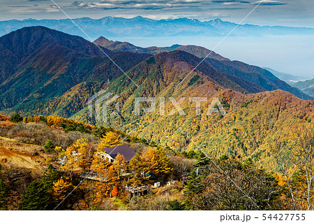 三ツ峠から見る紅葉の御坂山地と南アルプス 三ツ峠から見る紅葉の御坂山地と南アルプス 54427755