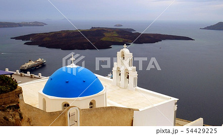 ギリシャ・サントリーニ島の青い屋根の教会 ギリシャ・サントリーニ島の青い屋根の教会 54429225