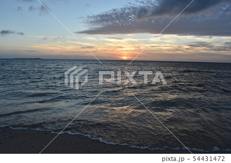 沖縄の夕景 54431472
