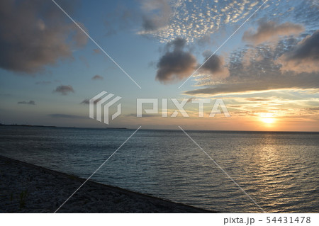 沖縄の夕景 54431478
