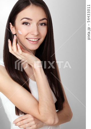Woman Hand Cream. Close Up Of Beautiful Girl Applying Lotion 54433011