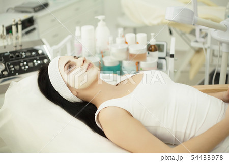 Girl At Spa Salon. Beautician Applying White Cosmetic Powder Girl At Spa Salon. Beautician Applying White Cosmetic Powder 54433978