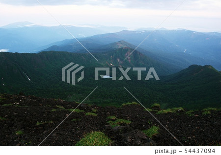 早朝の御苗代湖 岩手山山頂付近から 早朝の御苗代湖 岩手山山頂付近から 54437094