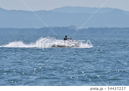 湖上のジェットスキー 54437227