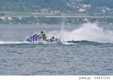 湖上のジェットスキー 湖上のジェットスキー 54437242