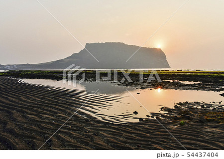 城山日出峰 光打撃海岸 城山 54437404