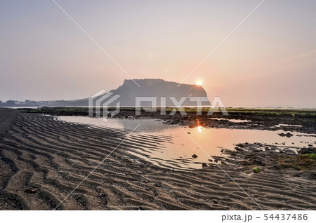 城山日出峰 光打撃海岸 西帰浦市 54437486