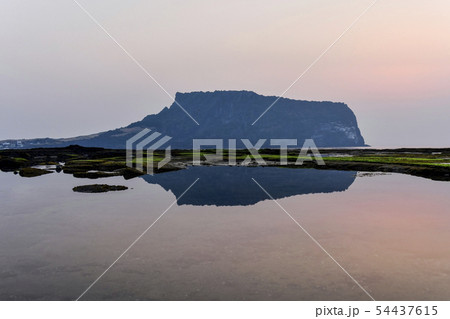 城山日出峰 光打撃海岸 西帰浦市 54437615