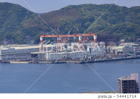 長崎造船所のドックとクレーン 54441714