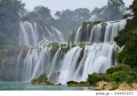 中国とベトナムにまたがるアジア最大の滝　徳天瀑布 / バンゾック滝  54445357