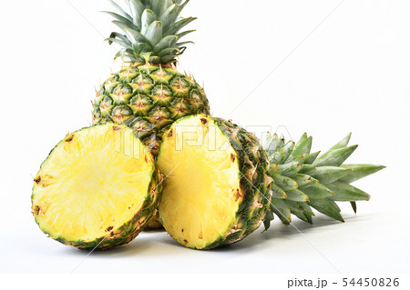 カットされたパイナップル カットされたパイナップル 54450826