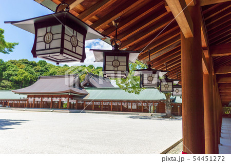 奈良県　橿原神宮　境内　青空 54451272