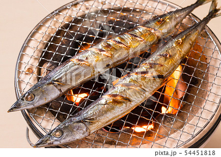 秋刀魚を焼く 54451818