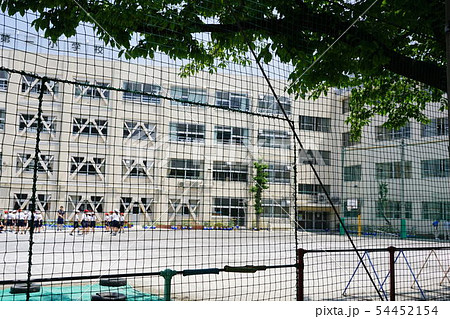 中野区立向台小学校06校舎と校庭・現在は中野第一小学校 54452154