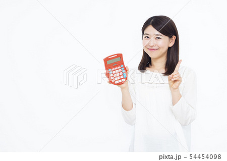 30代女性と電卓 30代女性と電卓 54454098