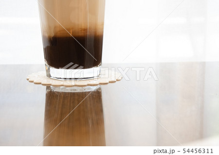 コーヒー アイスコーヒー 補色 54456311