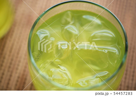 お茶　緑茶　玉露　新茶　夏　氷　アイス　ソフトドリンク　飲み物　ドリンク　冷たい　季節 54457283