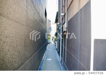 狭い路地 狭い路地 54457316