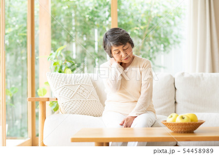 シニアの女性 54458989