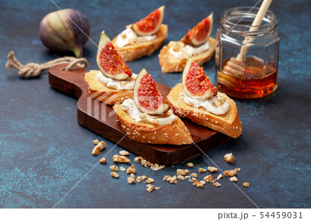 sandwich with figs sandwich with figs 54459031
