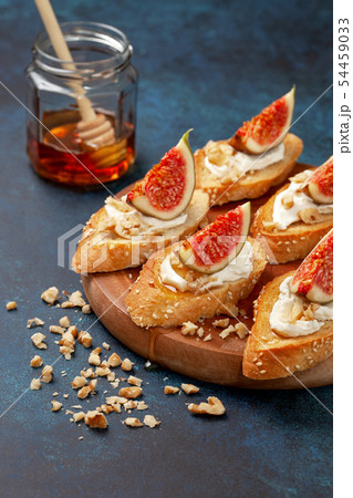 sandwich with figs sandwich with figs 54459033